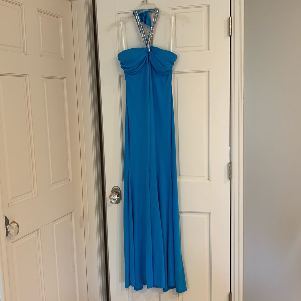 Formal gown in bright blue size 6